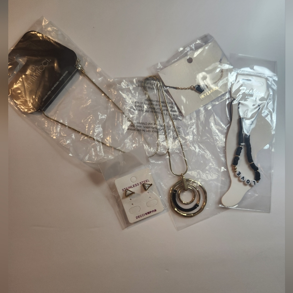 A Black & Gold Moment Mixed Jewelry Bundle Anklet  Bracelet Necklace Earrings